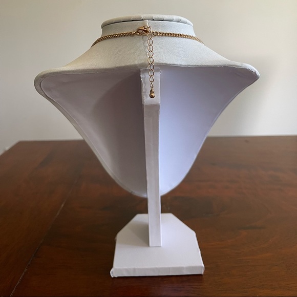 Gold tone tone choker crescent moon boho design lobster clasp statement piece - Picture 3 of 3